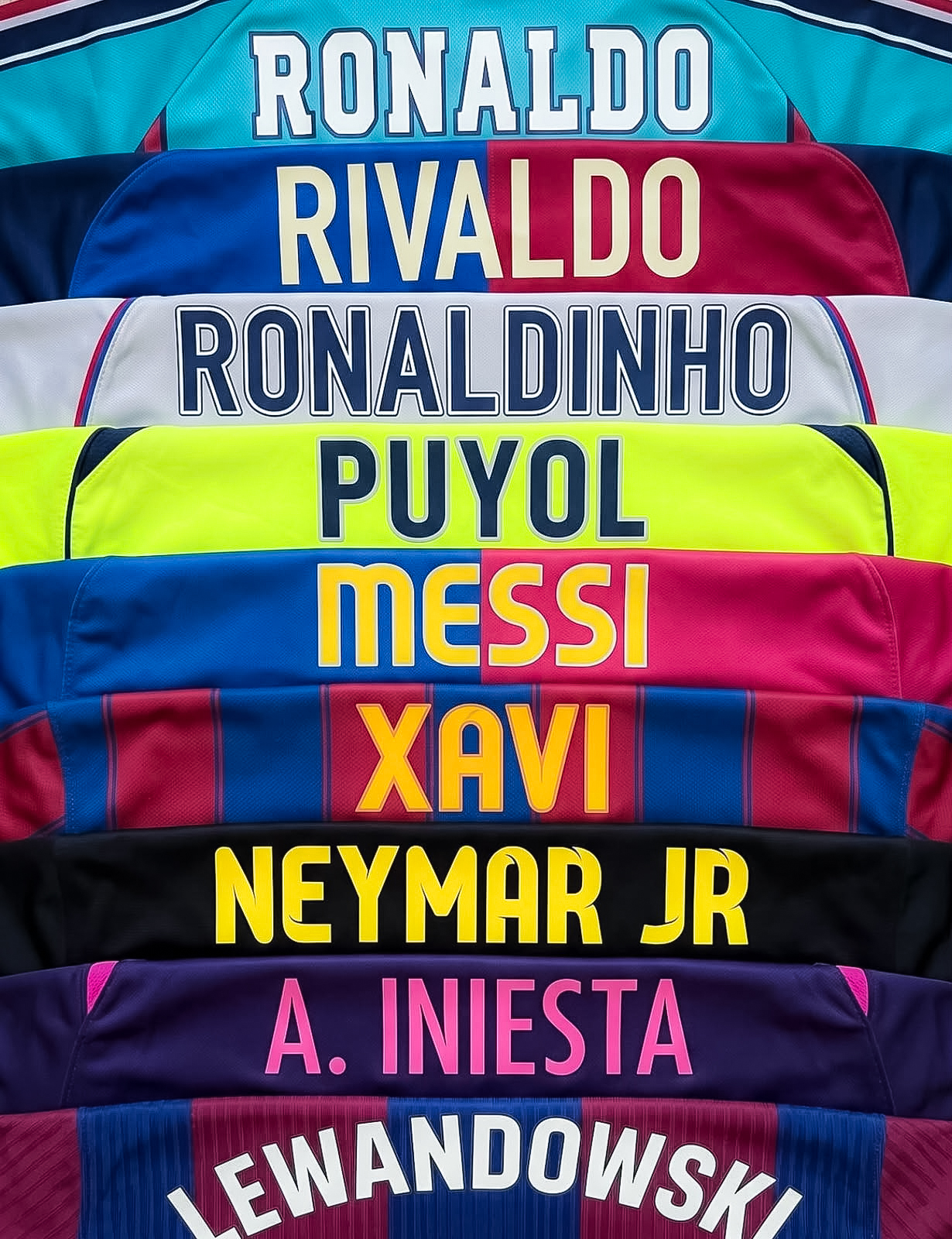 Costas de várias camisas retrô empilhadas, com nomes de jogadores estampados